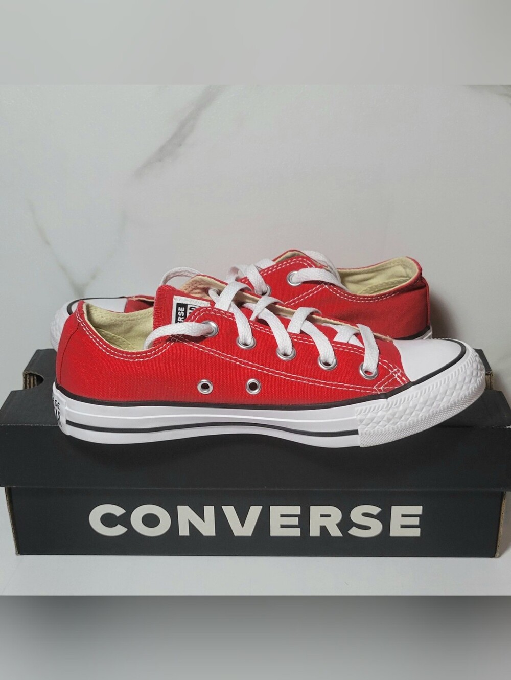 Converse Chuck Taylor All Star Classic Low Top Sneakers Red Womens Size 6